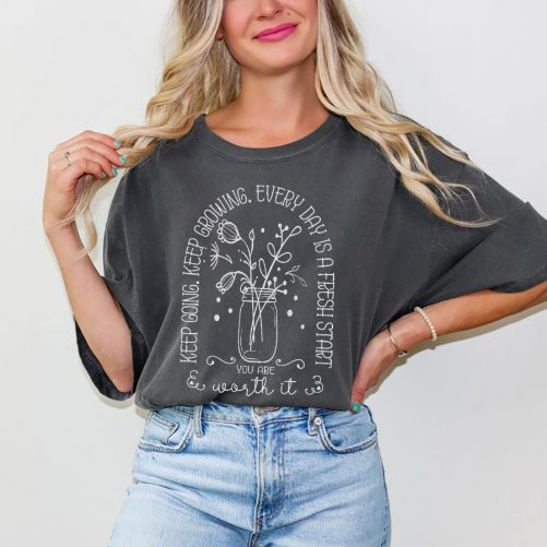 Funny T shirt Keep Going Keep Throwing 1